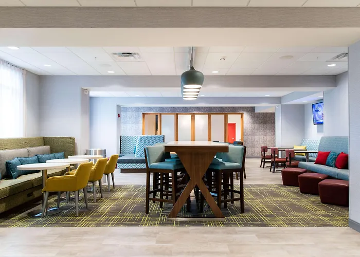 Hampton Il, Il Hotel