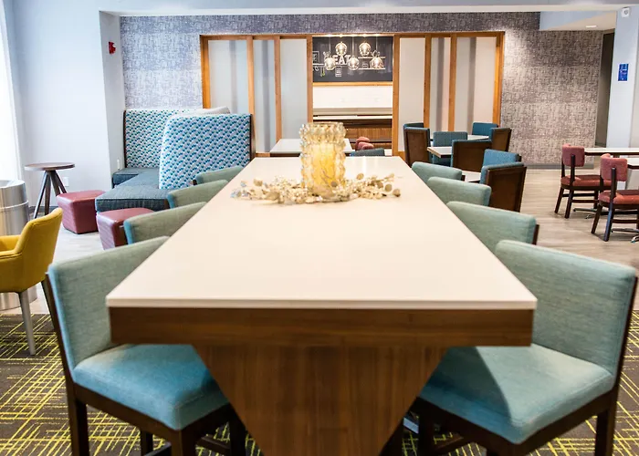 Hampton Il, Il Hotel Paris