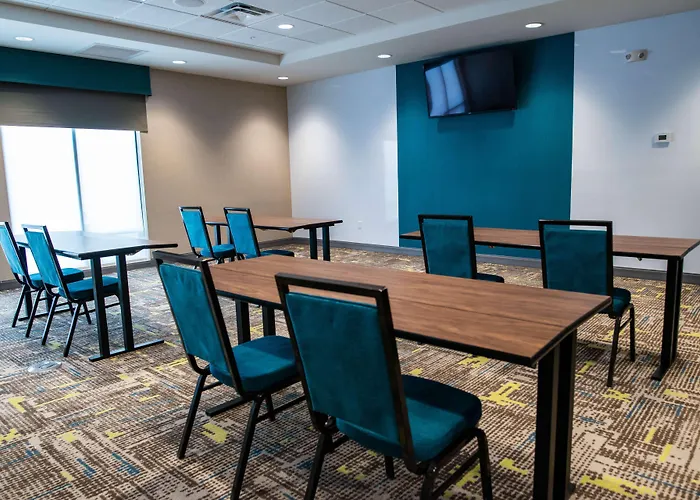 Hampton Il, Il Hotel