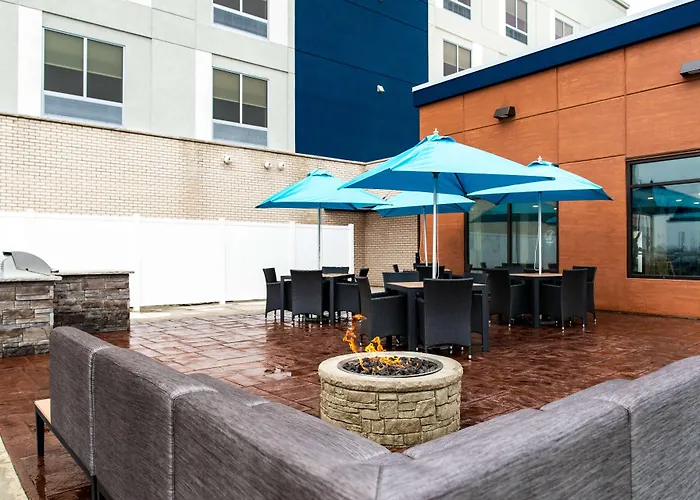 Hampton Il, Il Hotel Paris