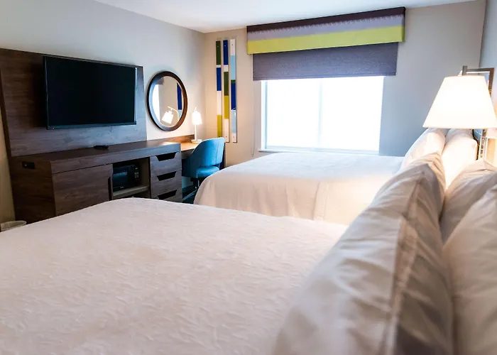 Hampton Il, Il Hotel